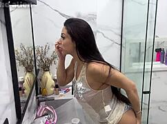 Two best friends share reviews and blowjobs happily