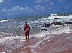 Yuri Gaúcho Casal Paradise Gostosa Casada Mostra Tudo Na Praia De Nudismo Os Machos Tudo Loucos