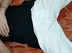 soteli bahin aur main raat ke andhere me chudai karte hain