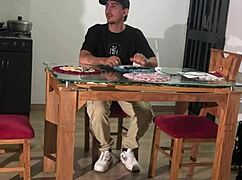 Follando Su Enorme Culo Con Intensidad Brutal