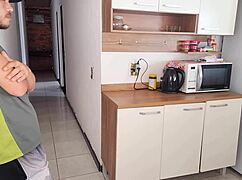 Sexo arriscado me arrisquei transando com melhor amigo do meu corno enquanto ele estava no banho