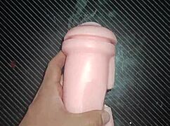 Kissy por ambos lados de la vagina a la boca, turning into deepthroat and creampie on the desk