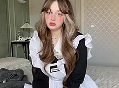 whoa, caught this teen maid dripping wet on cam... extra tip for pussy play? 💦🧼