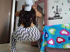 Shy Fitness Model's Big Ass Shakes in Tight Leggings Workout