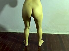 damn this fine amateur girl's fat ass shakes during home workout session