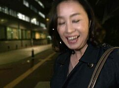 首次人妻野宫里久回归激烈内射潮吹机器狂干