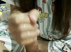 亞洲辣妹給男友爆射手交狂搓