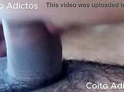 Pago el alquiler chupando verga mientras el dueño me mira masturbarme y se une al sexo!